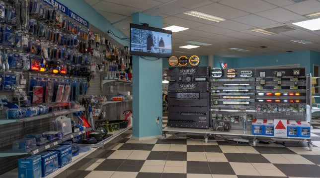 servicebutik med reservdelar och tillbehör hos Hedemora Däck & Bilservice