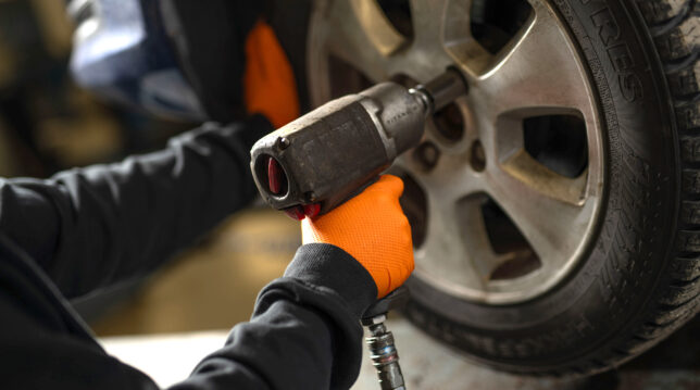 mutterdragare skruvar hjulbultar hos Hedemora Däck & Bilservice
