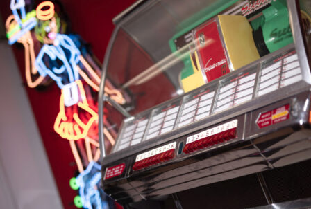 jukebox i butiken hos Hedemora Däck & Bilservice