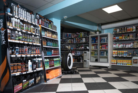 olja, bilvätskor, avfettning och bilvårdsprodukter hos Hedemora Däck & Bilservice